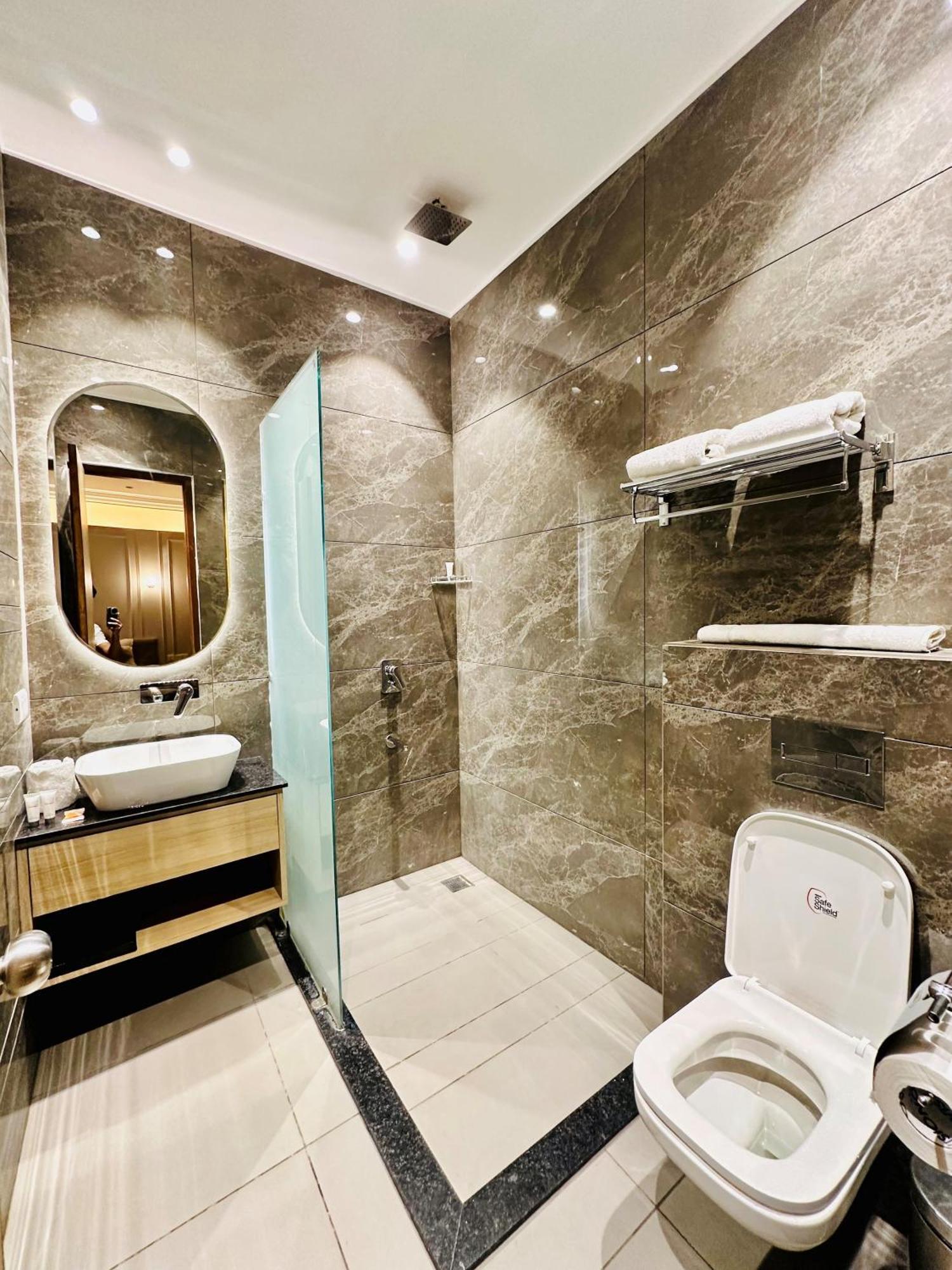 Hotel Euphoria Green Amritsar Bagian luar foto